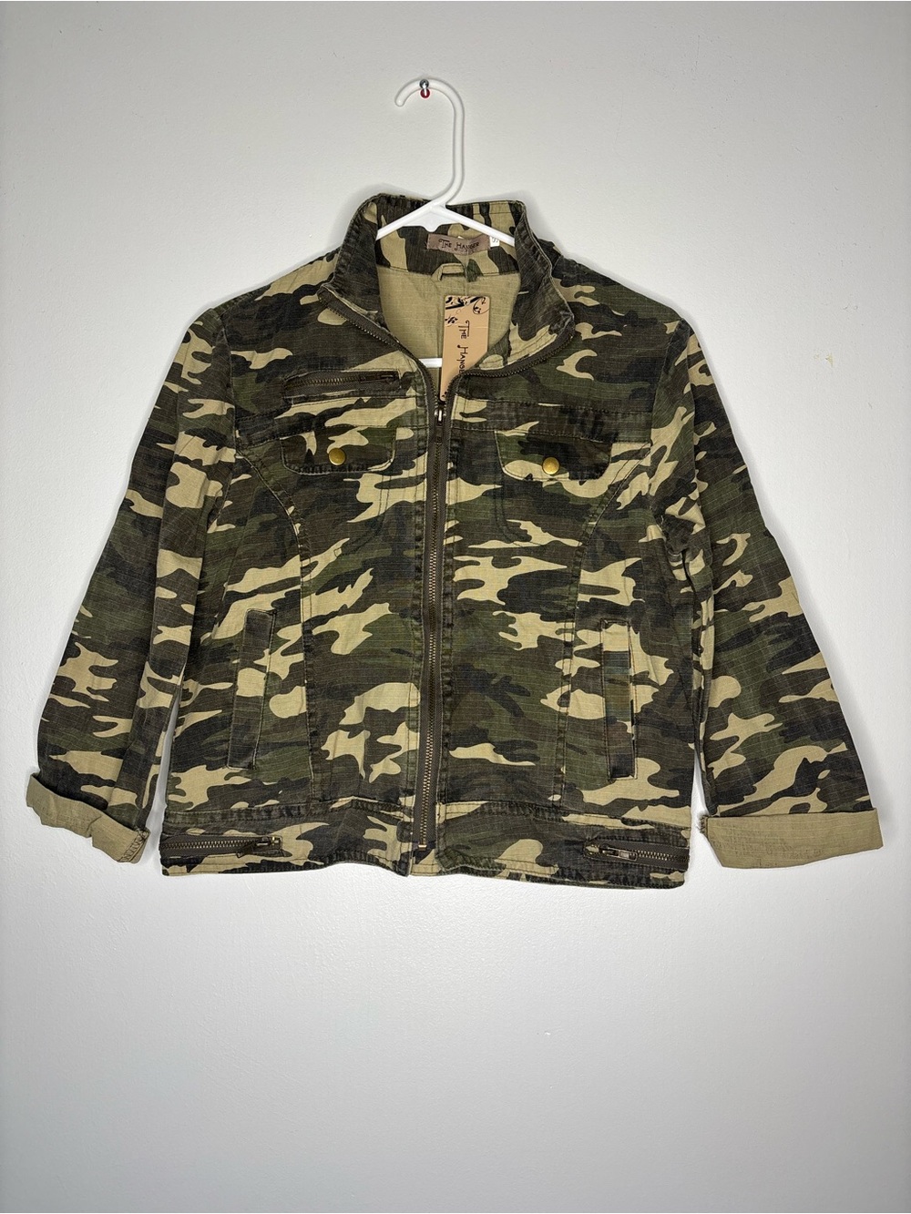 NWT The Hanger Camo Crop Jacket. Small